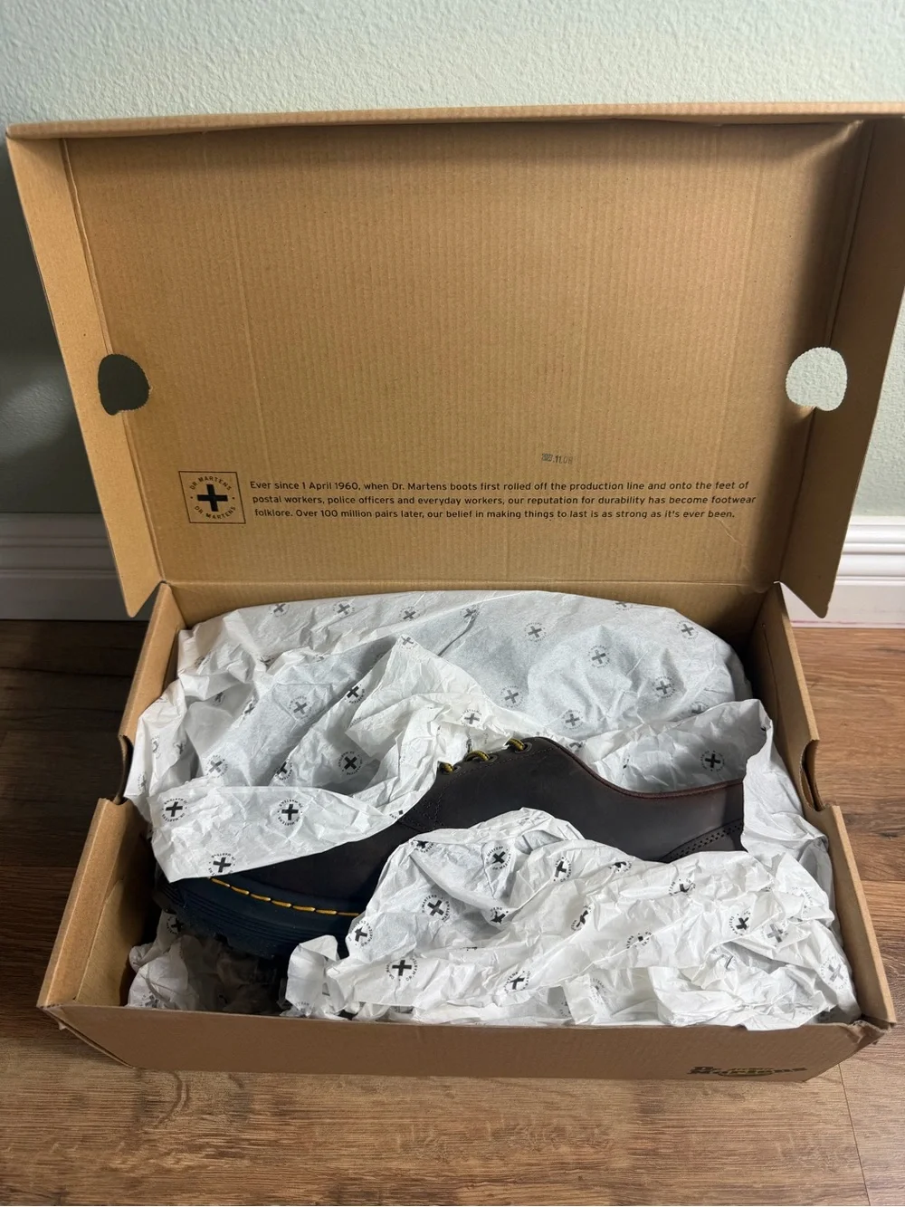 ❗️NWT❗️Dr. Martens Crewson Lo Dark Brown Leather Shoes Unisex Size 12